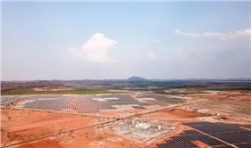 印度Pavagada Solar Park的300MW光伏电站.jpg