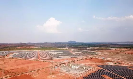 印度Pavagada Solar Park的300MW光伏电站.jpg